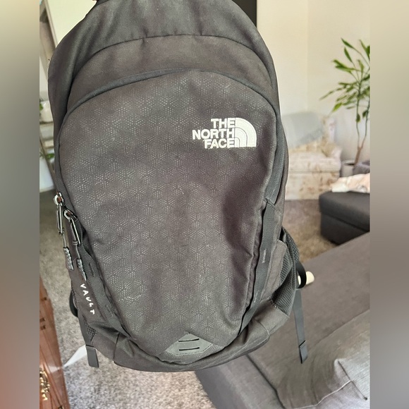 THE NORTH FACE Vault Backpack - Picture 6 of 10